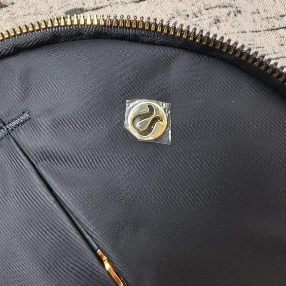 Lululemon Festival Bag 5L • Black/Gold • NewA - Picture 4 of 5